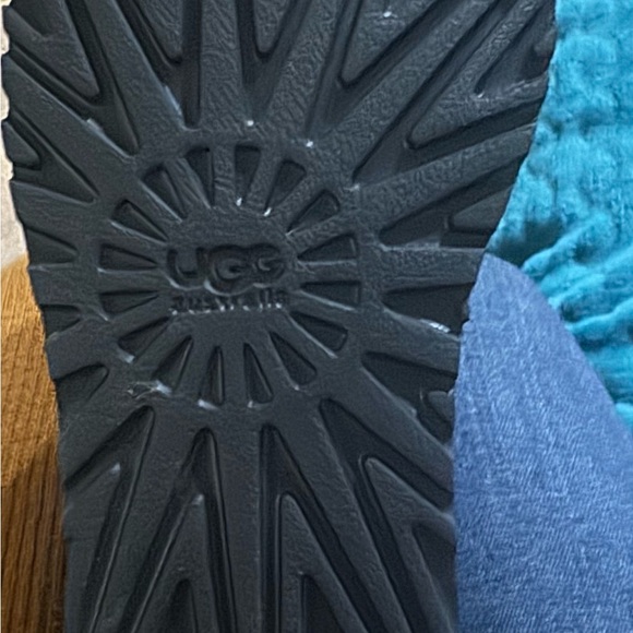 New UGG Youth 3 Black Classic Tall ll Boots 5229 Genuine Leather Sheepskin -$160 - Picture 6 of 10